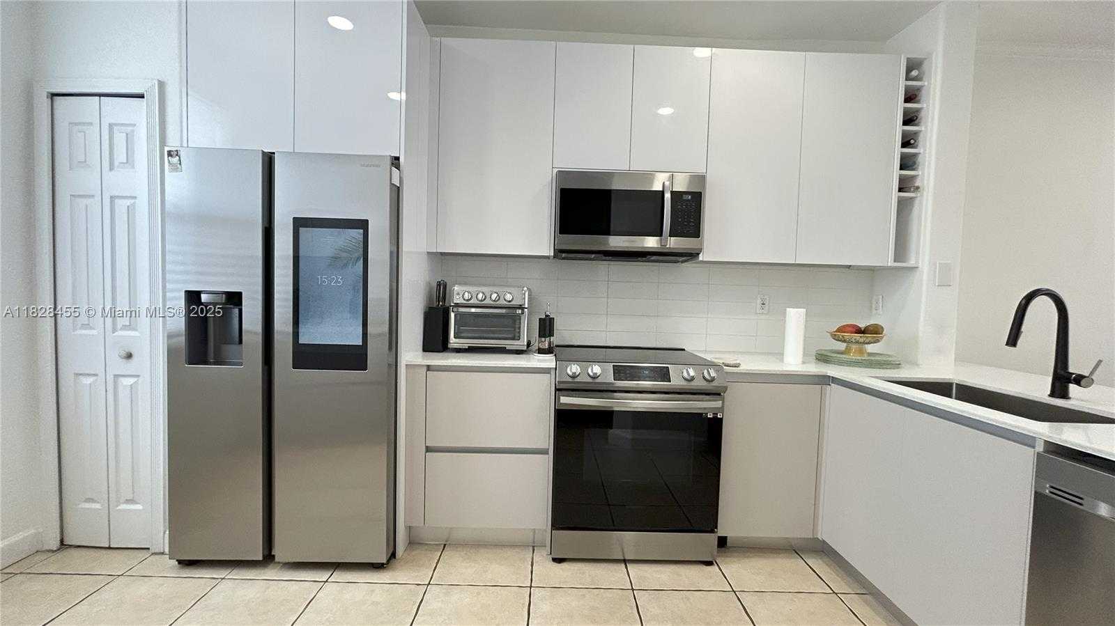 Small Image of 5440 NORTH WEST 107TH AVE #212, Doral Number 11