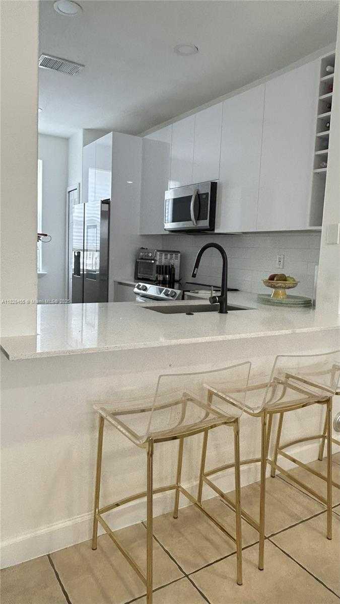 Small Image of 5440 NORTH WEST 107TH AVE #212, Doral Number 13