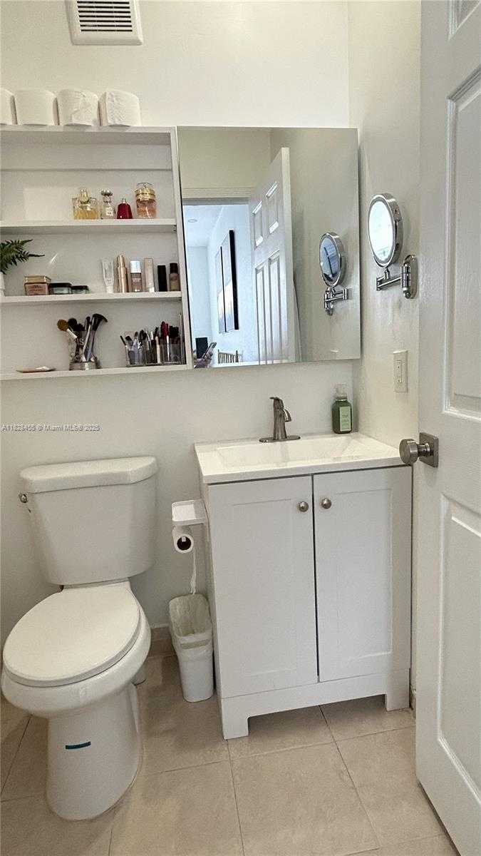 Small Image of 5440 NORTH WEST 107TH AVE #212, Doral Number 22