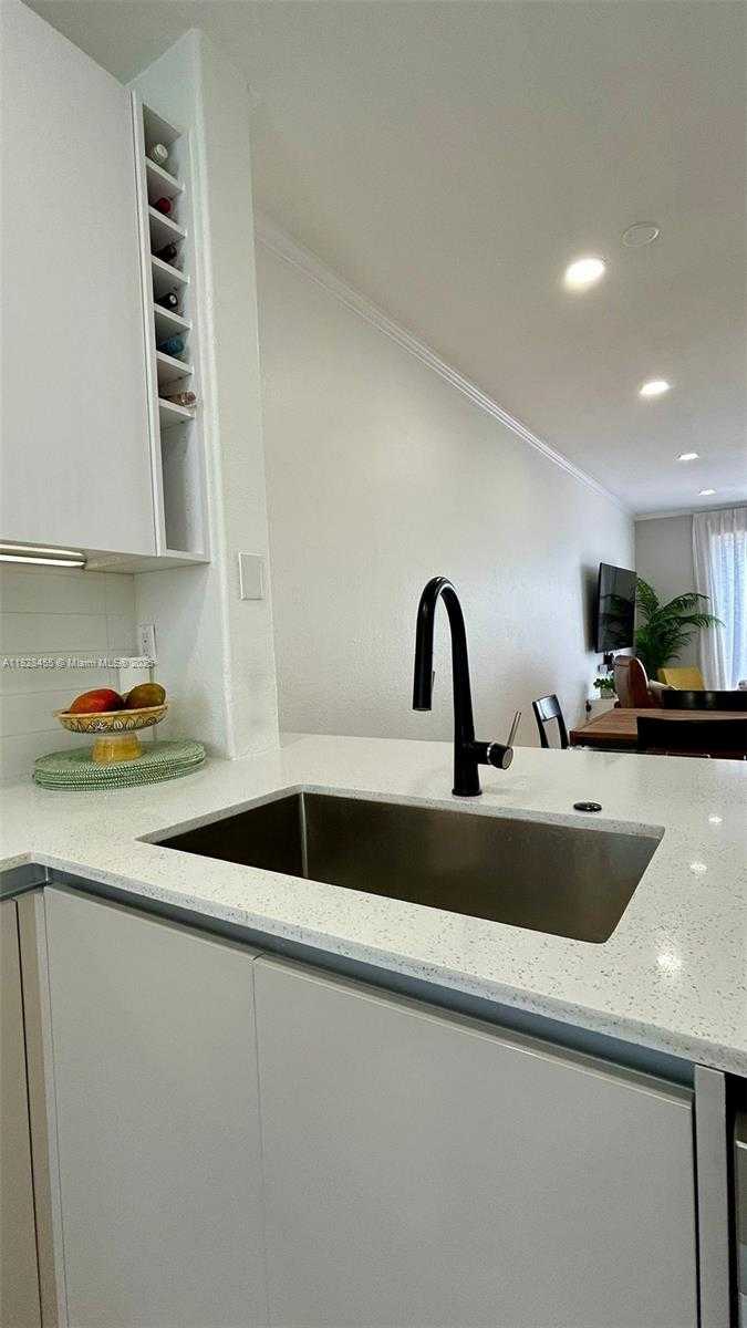 Small Image of 5440 NORTH WEST 107TH AVE #212, Doral Number 8