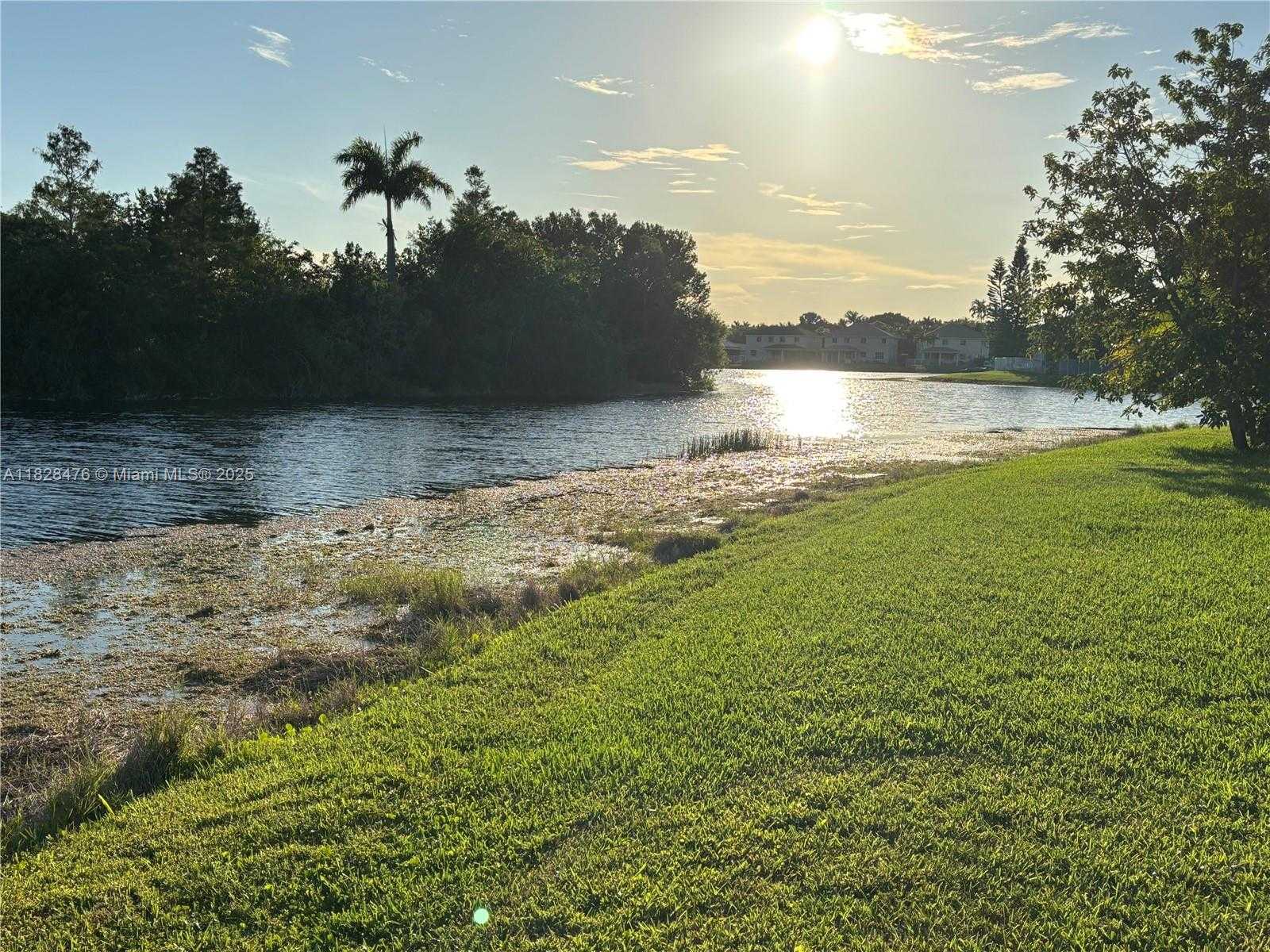 Small Image of Weston Number 22