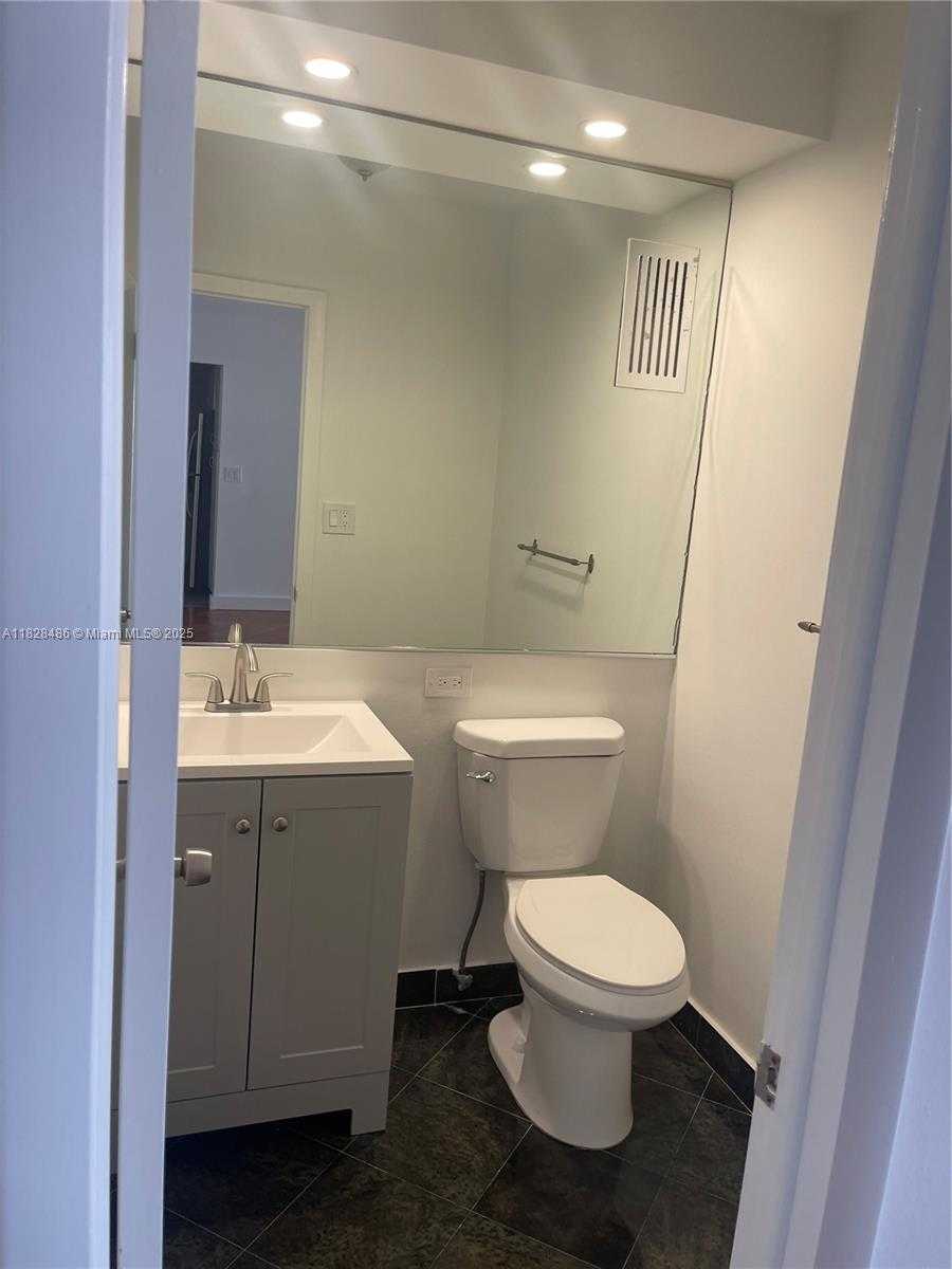Small Image of 5005 COLLINS AV #715, Miami Beach Number 10