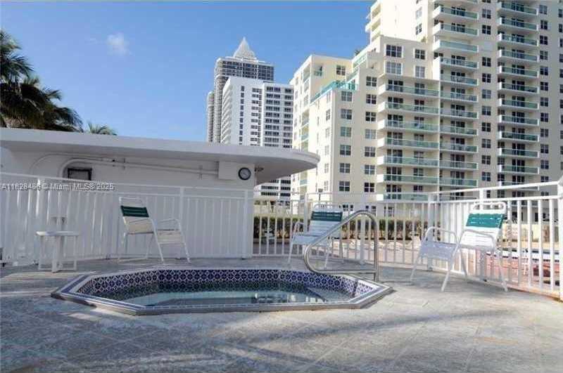 Small Image of 5005 COLLINS AV #715, Miami Beach Number 17