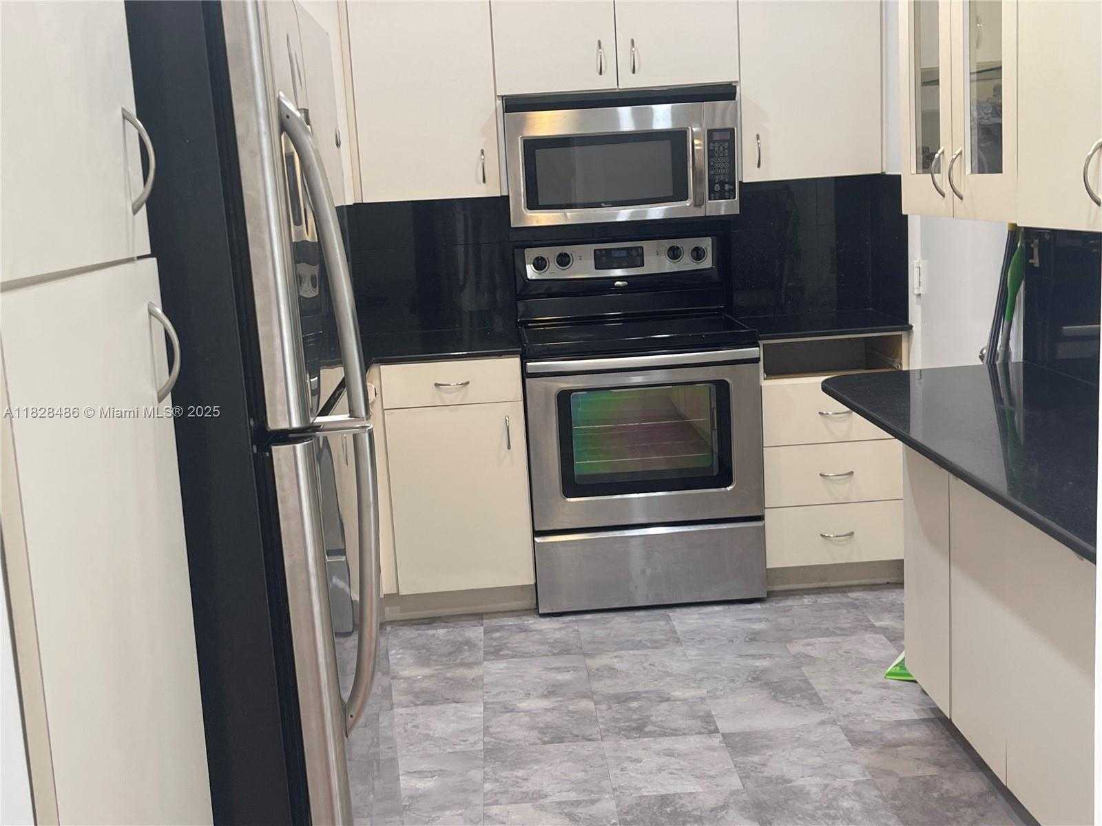Small Image of 5005 COLLINS AV #715, Miami Beach Number 4