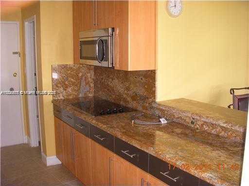 Small Image of 5255 COLLINS #1A, Miami Beach Number 10