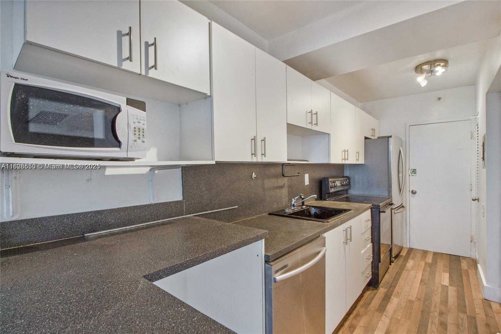 Small Image of 100 LINCOLN RD #907, Miami Beach Number 4