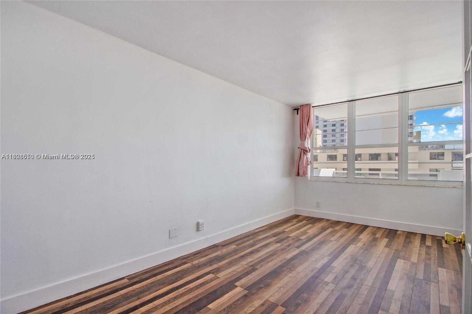 Small Image of 100 LINCOLN RD #907, Miami Beach Number 6