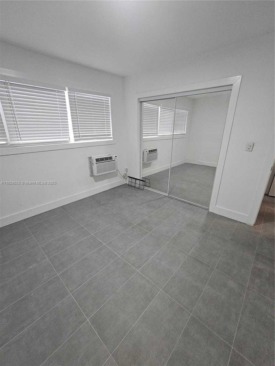 Small Image of 7825 CRESPI BLVD #2, Miami Beach Number 4