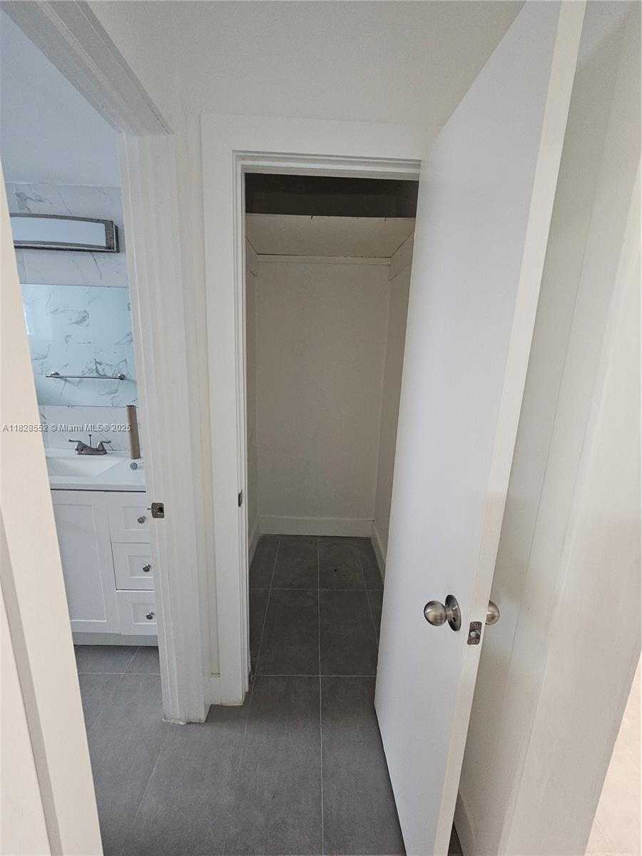 Small Image of 7825 CRESPI BLVD #2, Miami Beach Number 5