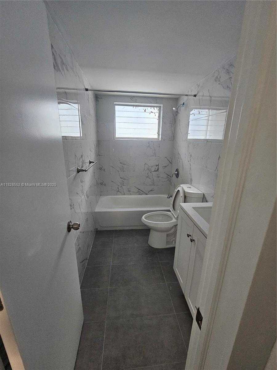 Small Image of 7825 CRESPI BLVD #2, Miami Beach Number 6