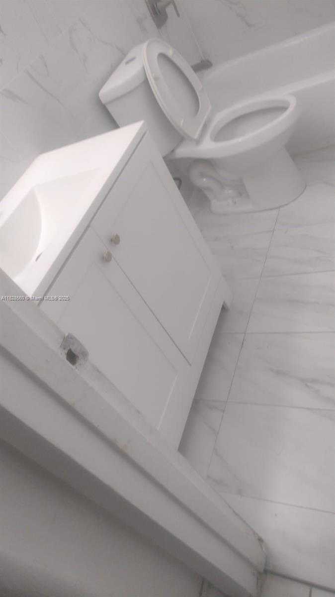 Small Image of 7835 CRESPI BLVD #5, Miami Beach Number 3