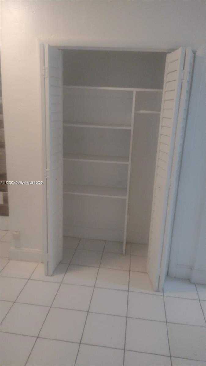 Small Image of 7835 CRESPI BLVD #5, Miami Beach Number 4