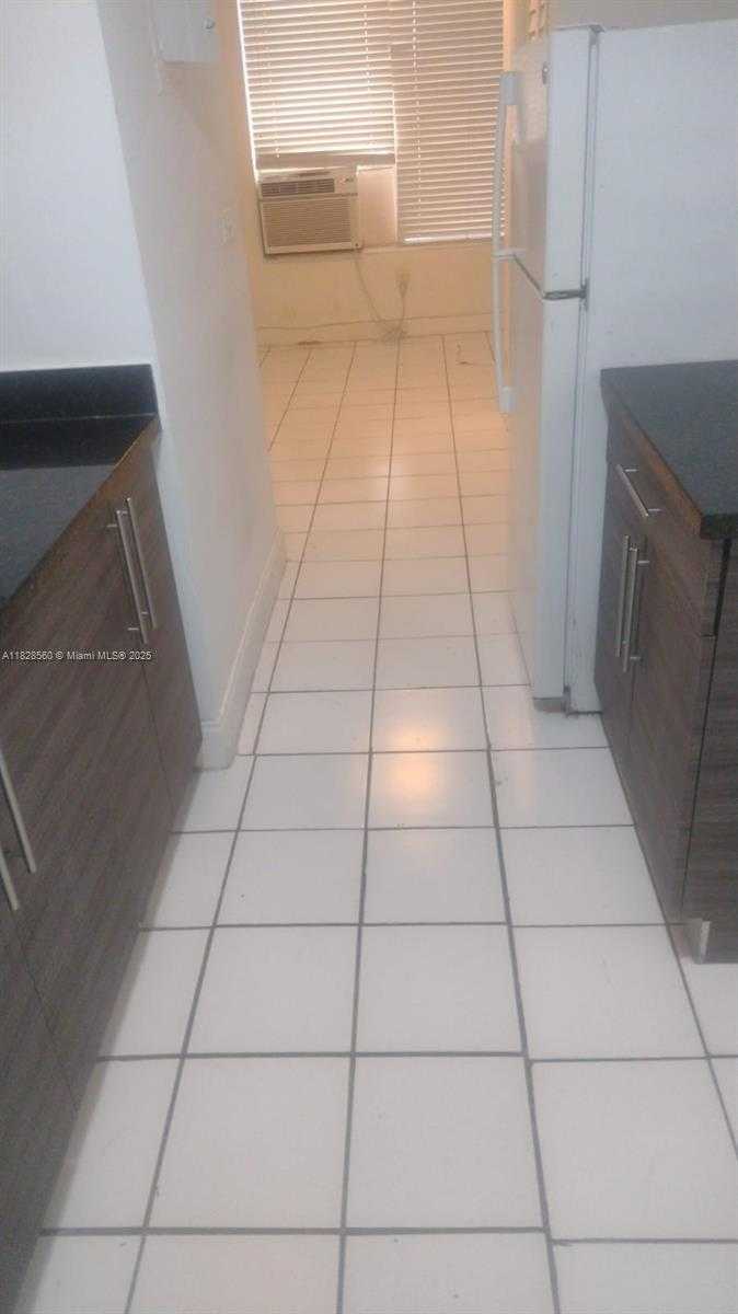 Small Image of 7835 CRESPI BLVD #5, Miami Beach Number 6