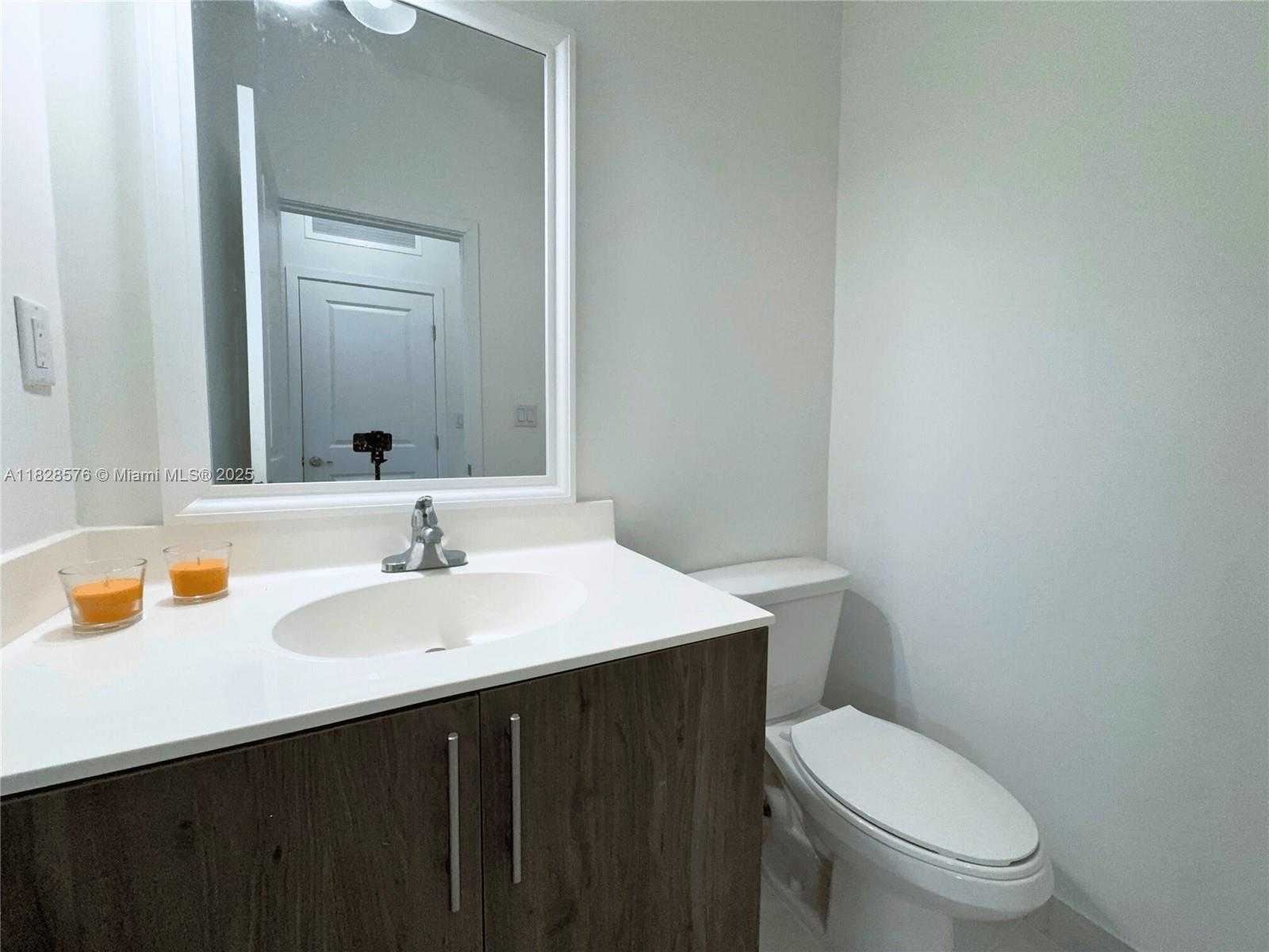 Small Image of 15540 SOUTH WEST 136TH ST #213, Miami Number 11