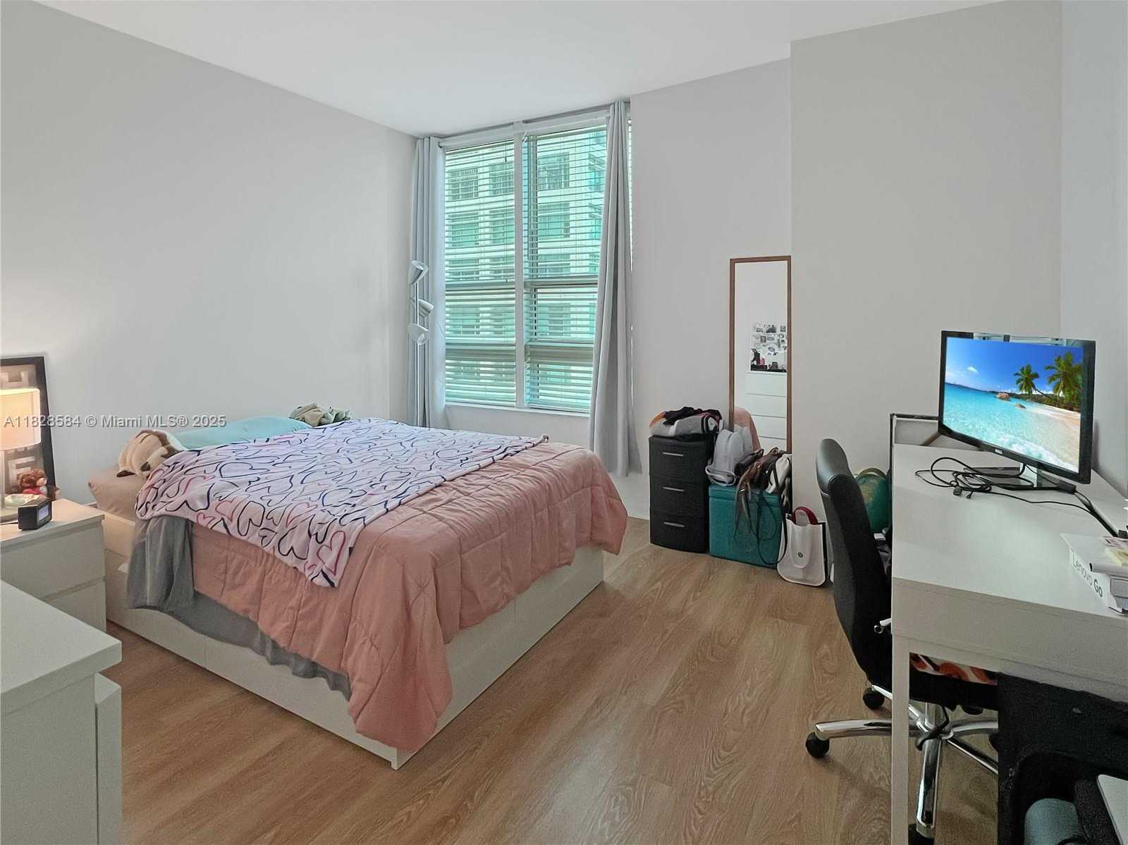 Small Image of 950 BRICKELL BAY DR #1608, Miami Number 14