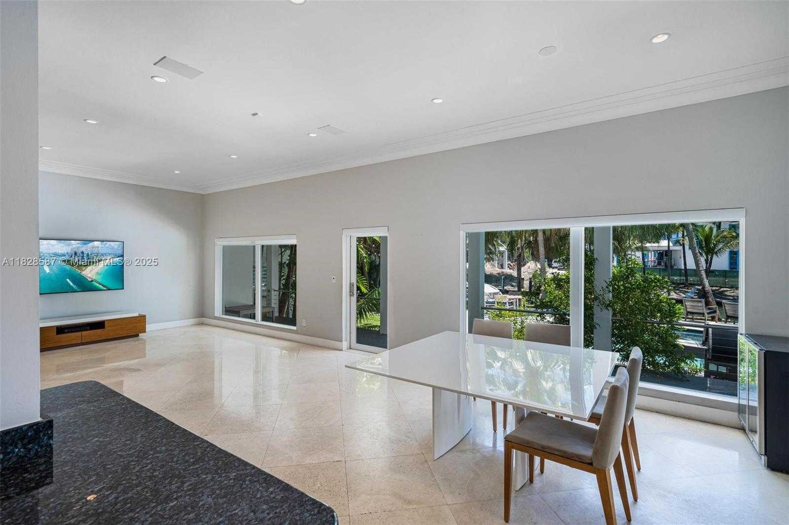 Small Image of Miami Number 17