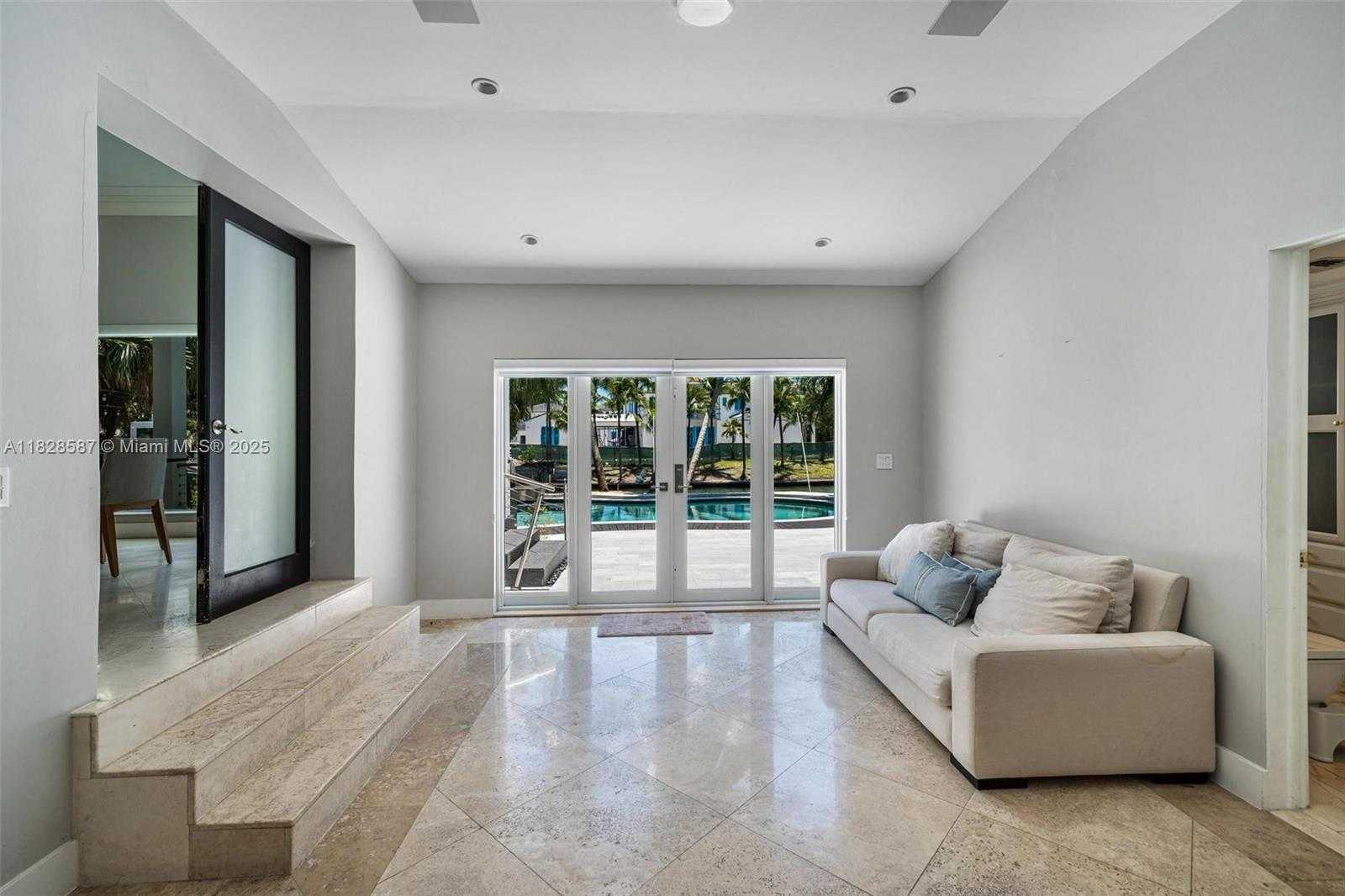 Small Image of Miami Number 3