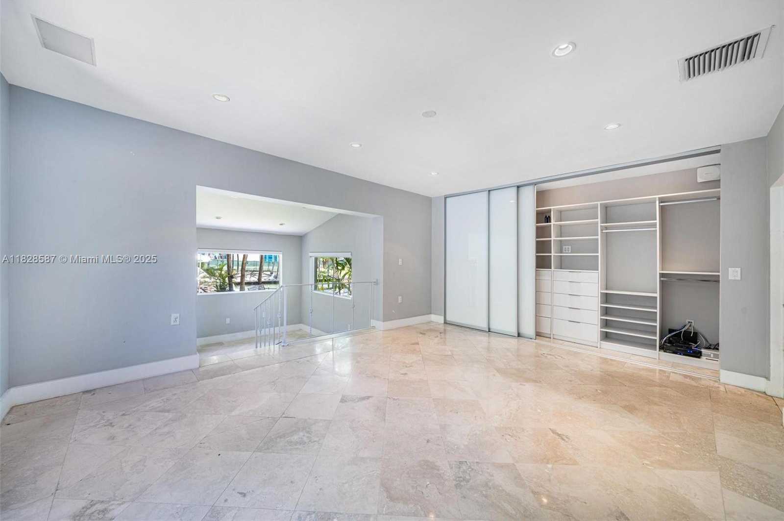 Small Image of Miami Number 32