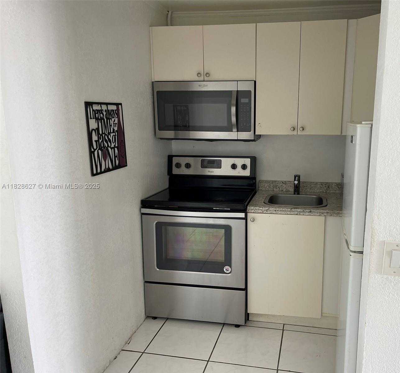 Small Image of 7904 WEST DR #509, North Bay Village Number 6