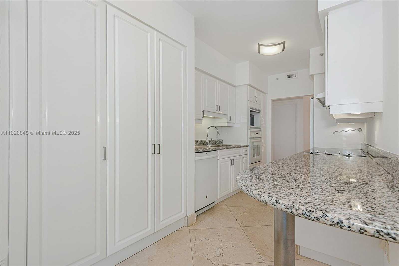 Small Image of 4779 COLLINS AVE #3308, Miami Beach Number 14