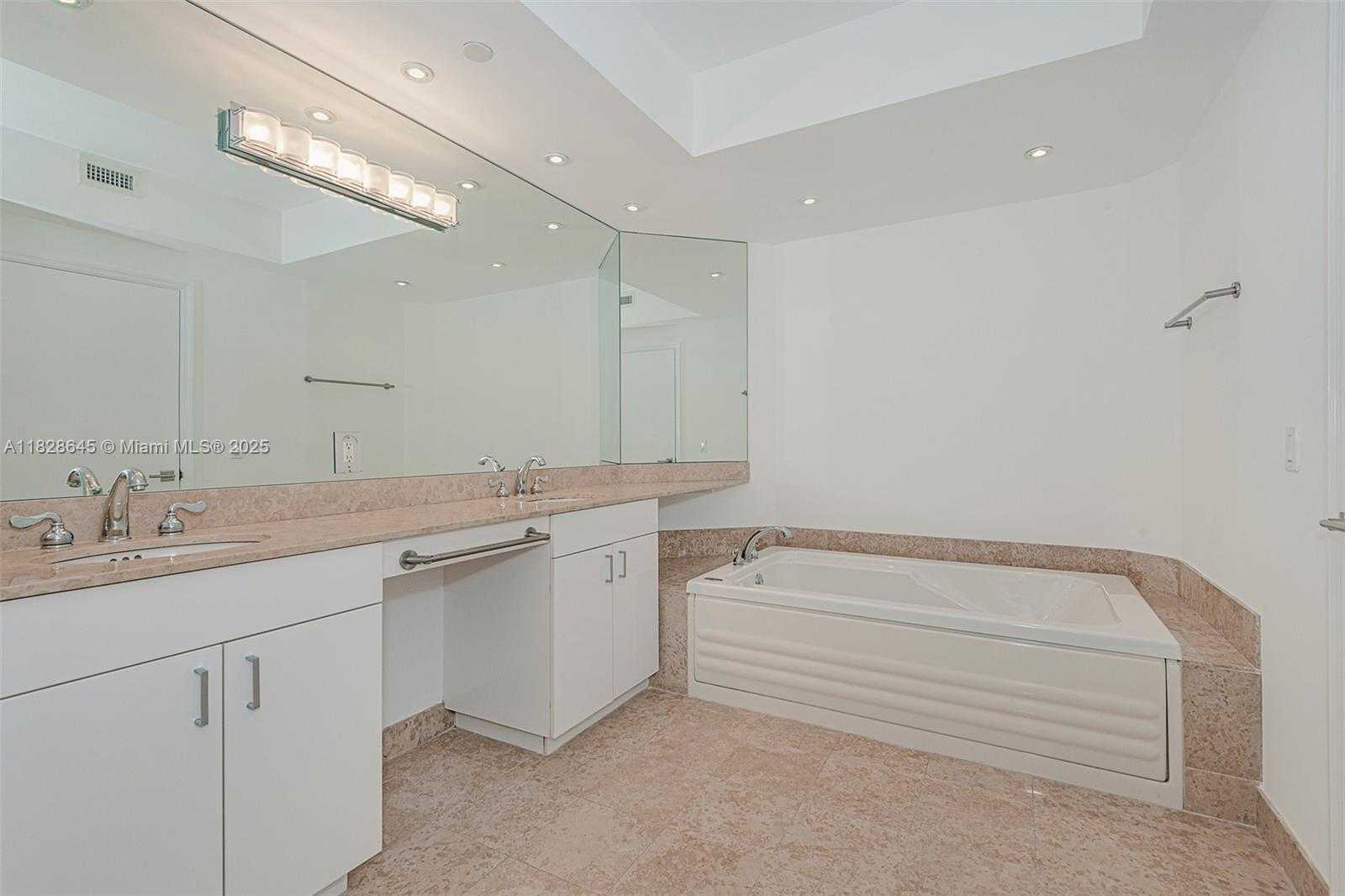 Small Image of 4779 COLLINS AVE #3308, Miami Beach Number 25