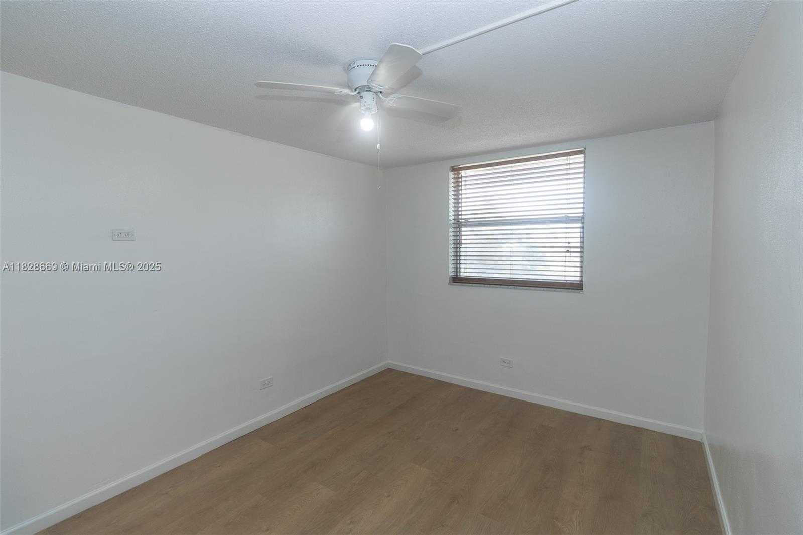 Small Image of 441 NORTH EAST 195TH ST #301, Miami Number 12