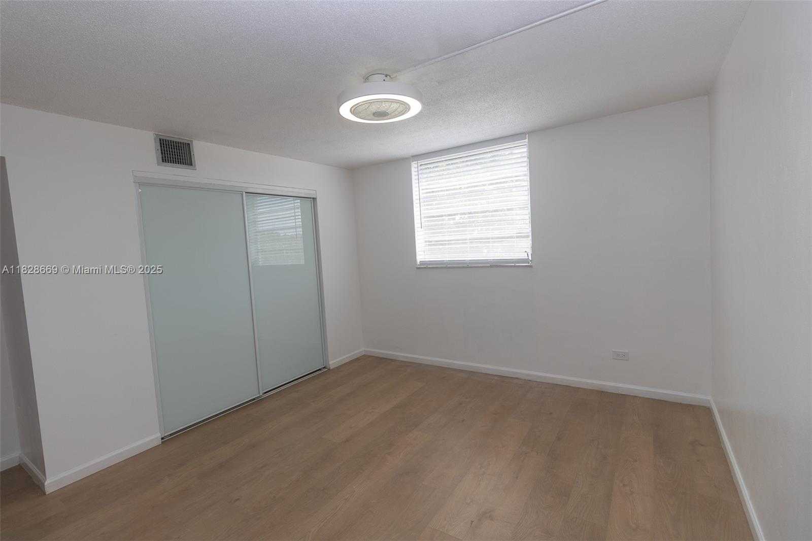 Small Image of 441 NORTH EAST 195TH ST #301, Miami Number 16