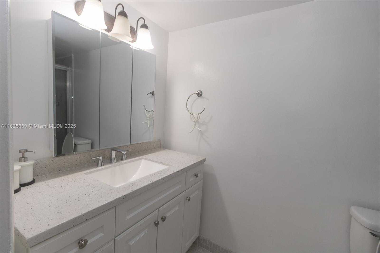 Small Image of 441 NORTH EAST 195TH ST #301, Miami Number 20