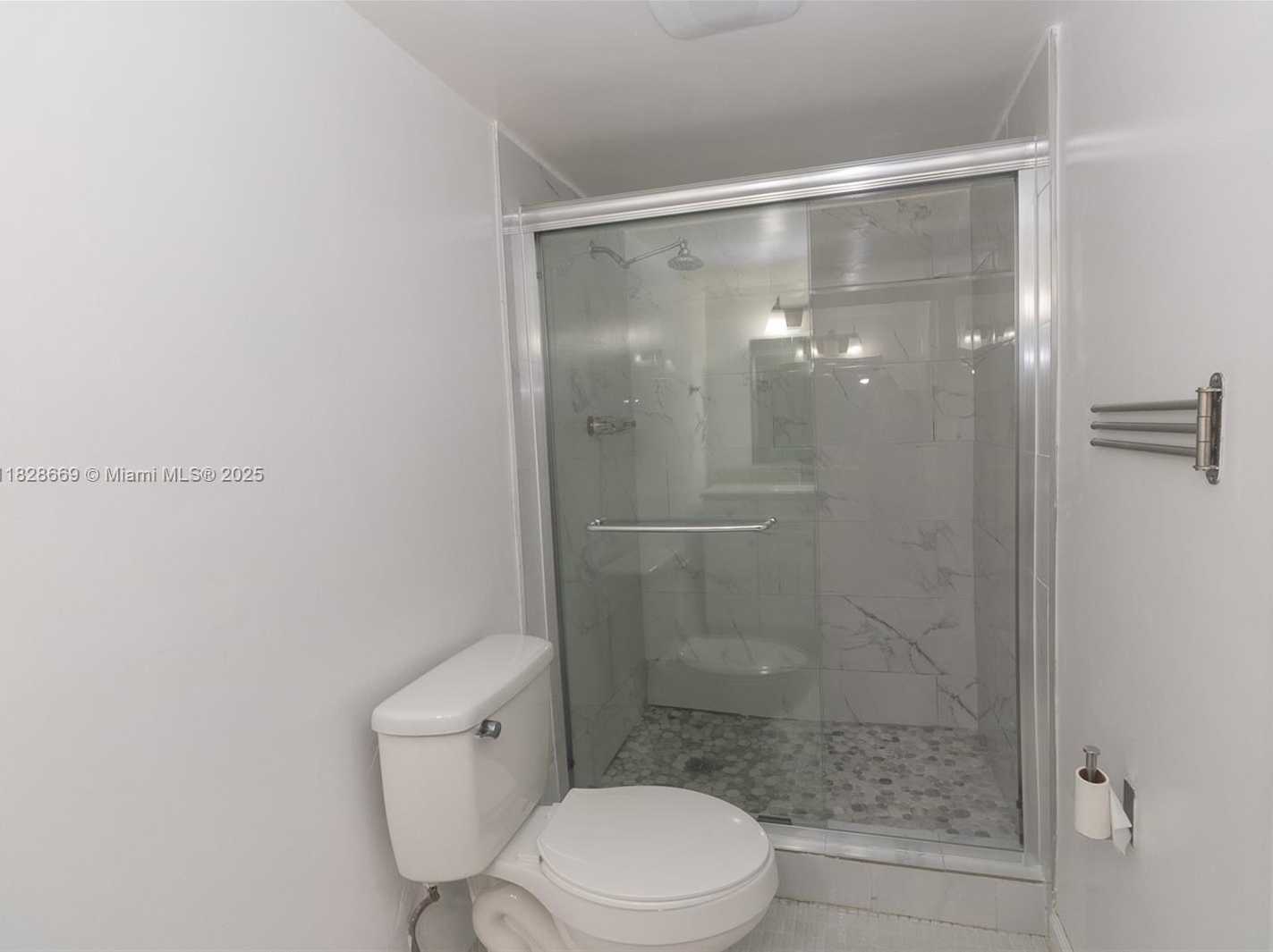 Small Image of 441 NORTH EAST 195TH ST #301, Miami Number 21