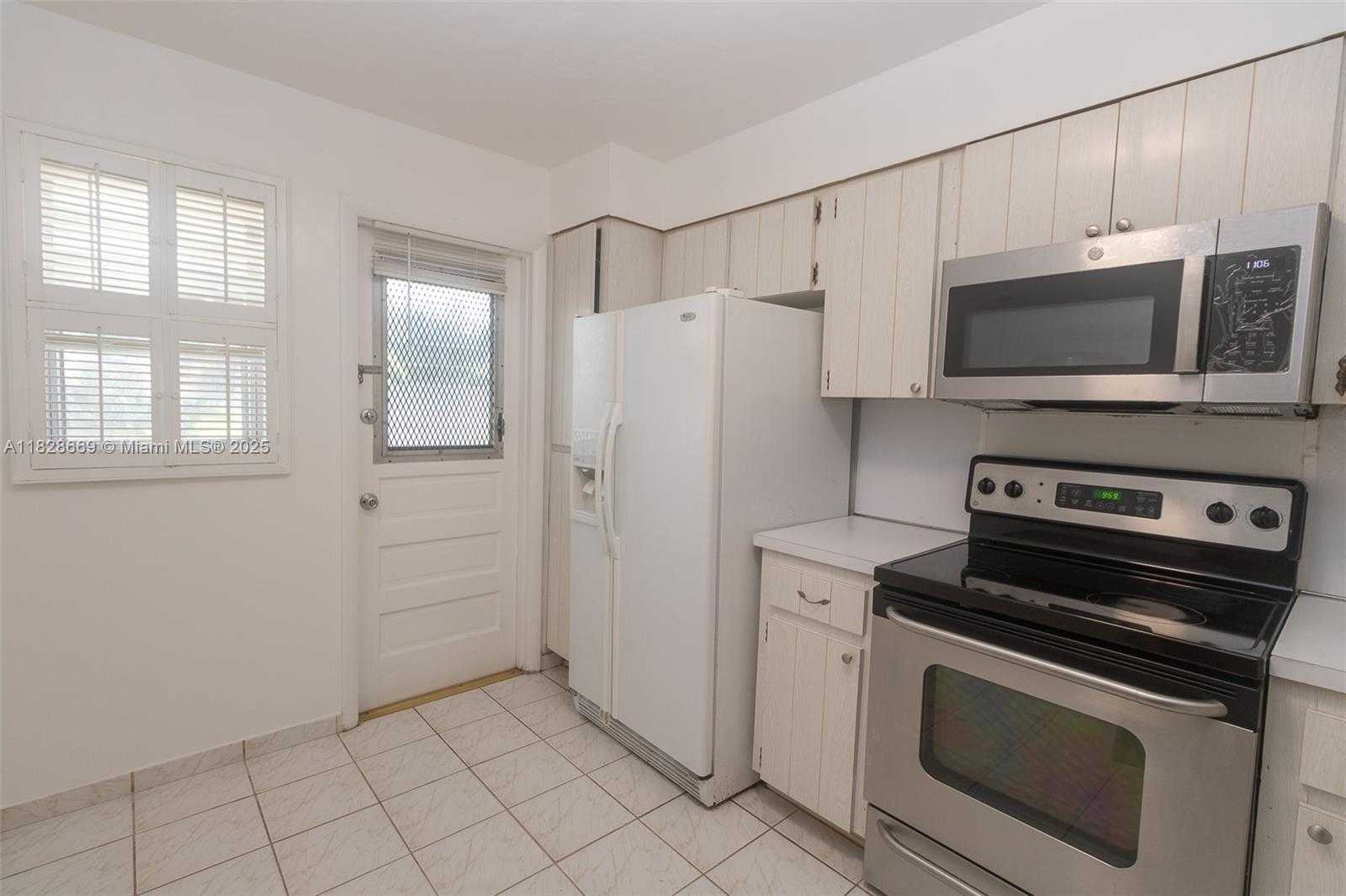 Small Image of 441 NORTH EAST 195TH ST #301, Miami Number 3
