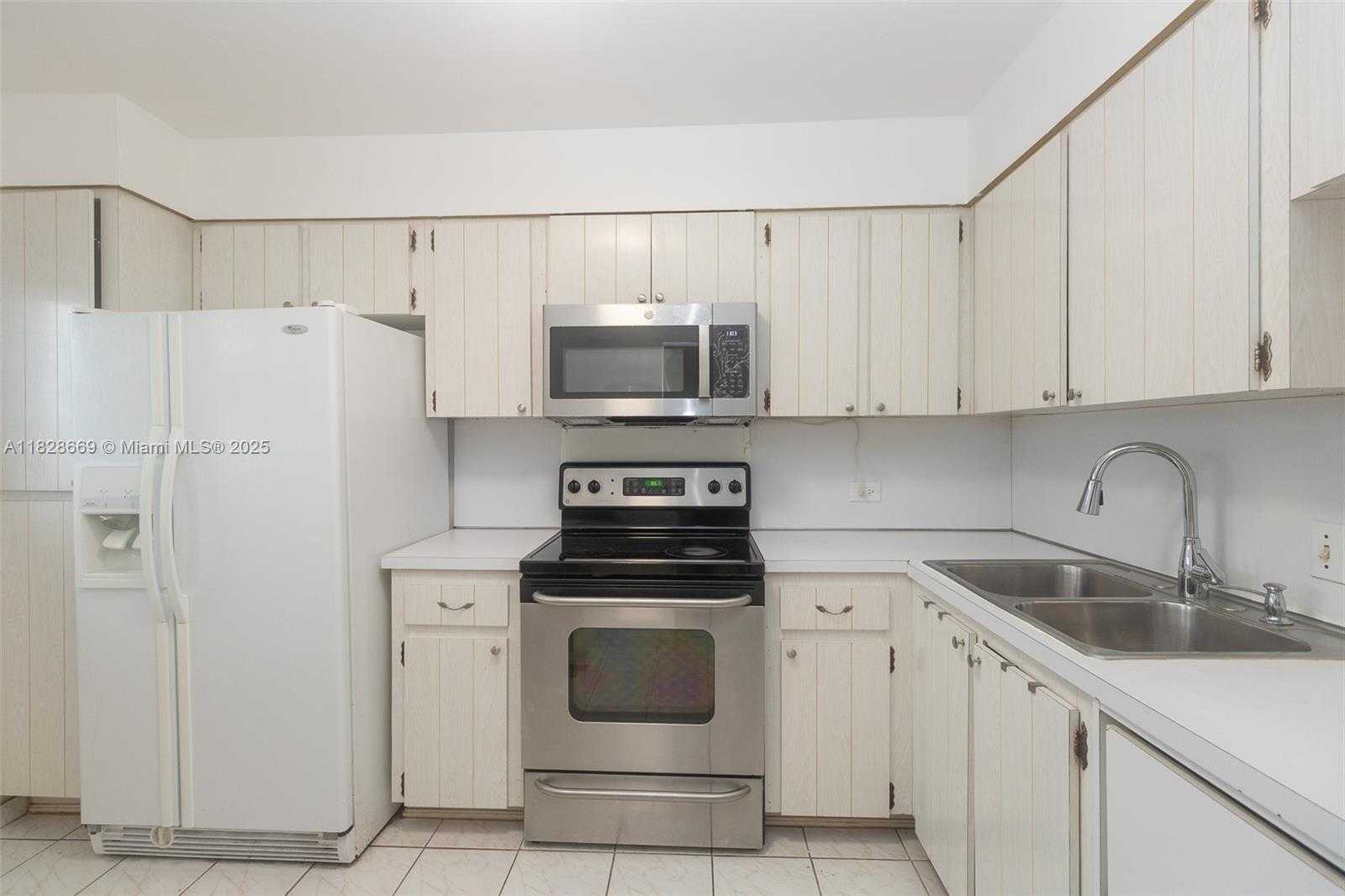Small Image of 441 NORTH EAST 195TH ST #301, Miami Number 4