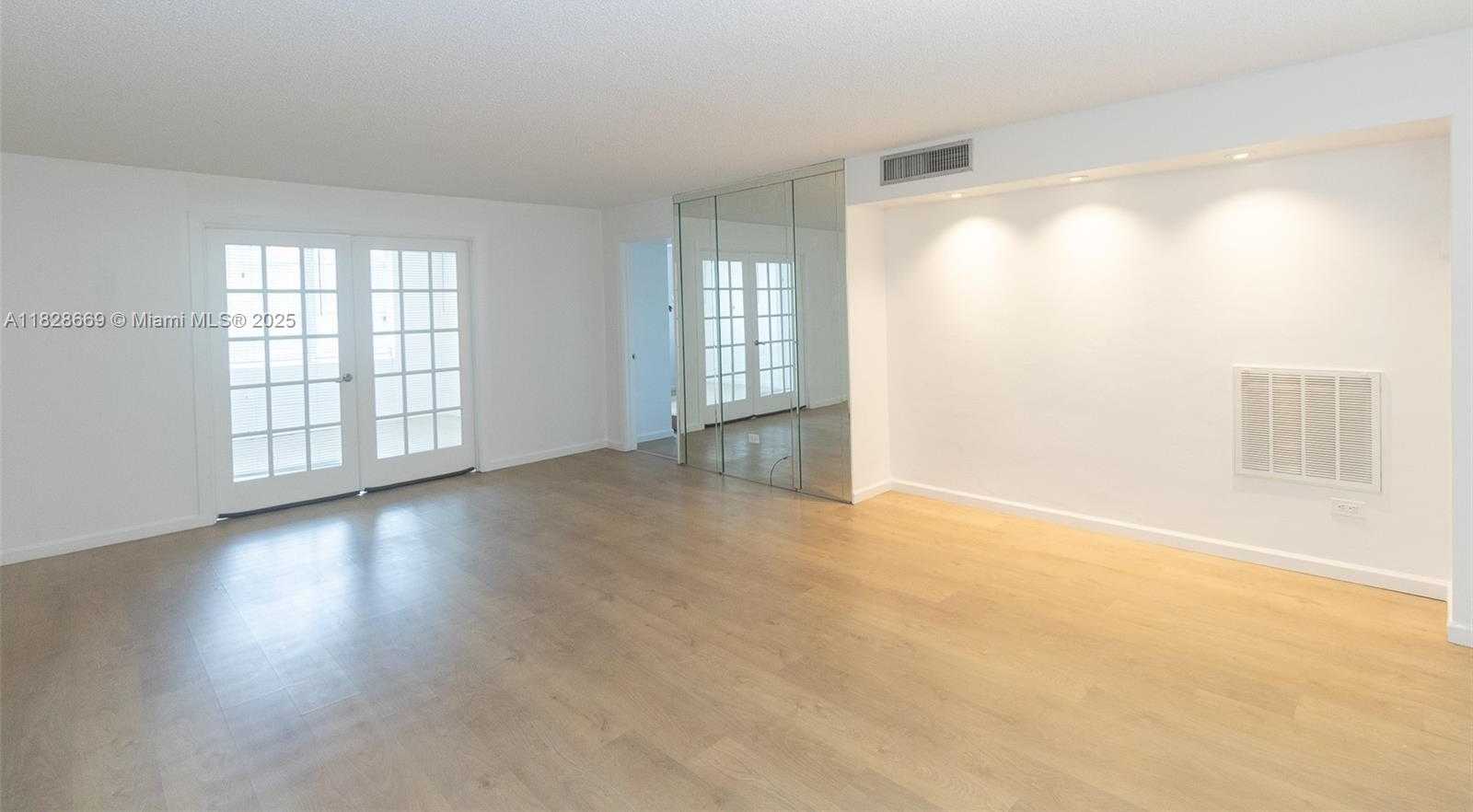 Small Image of 441 NORTH EAST 195TH ST #301, Miami Number 5