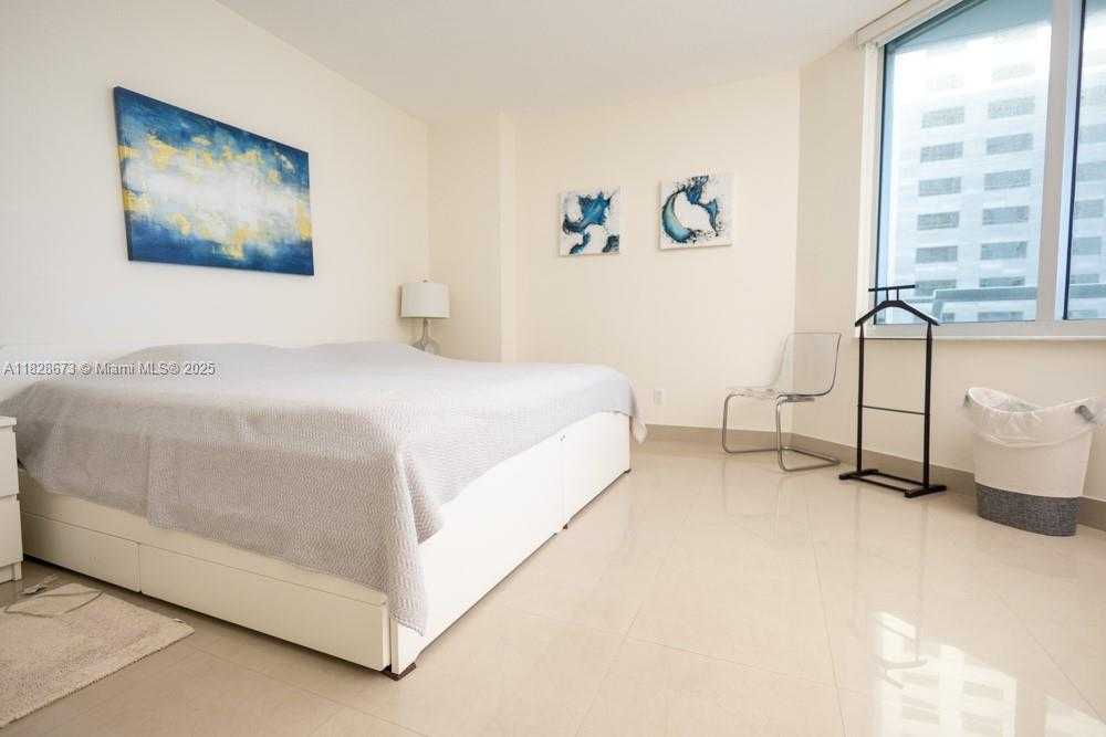 Small Image of 335 SOUTH BISCAYNE BLVD #2200, Miami Number 15