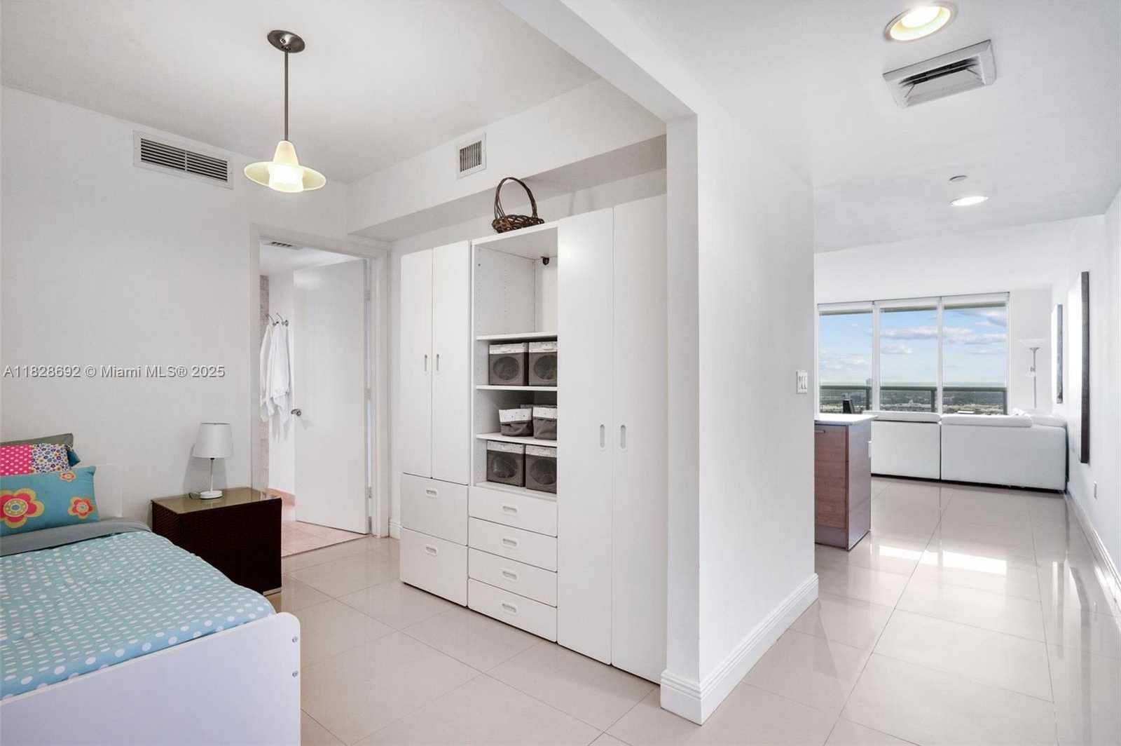 Small Image of 1800 SOUTH OCEAN DR #4006, Hallandale Beach Number 17