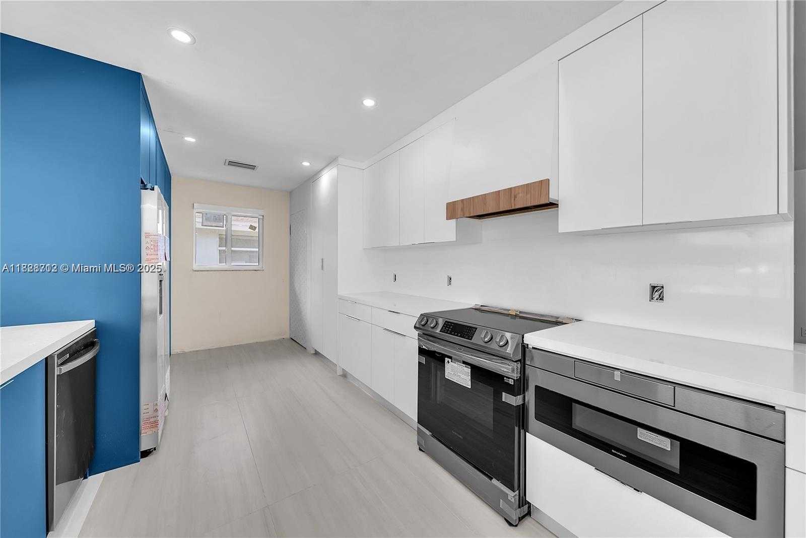 Small Image of 5020 SOUTH WEST 92ND AVE, Miami Number 13