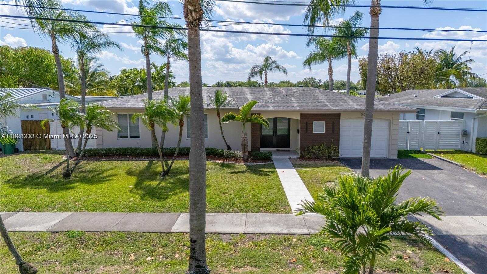 Small Image of 5020 SOUTH WEST 92ND AVE, Miami Number 2