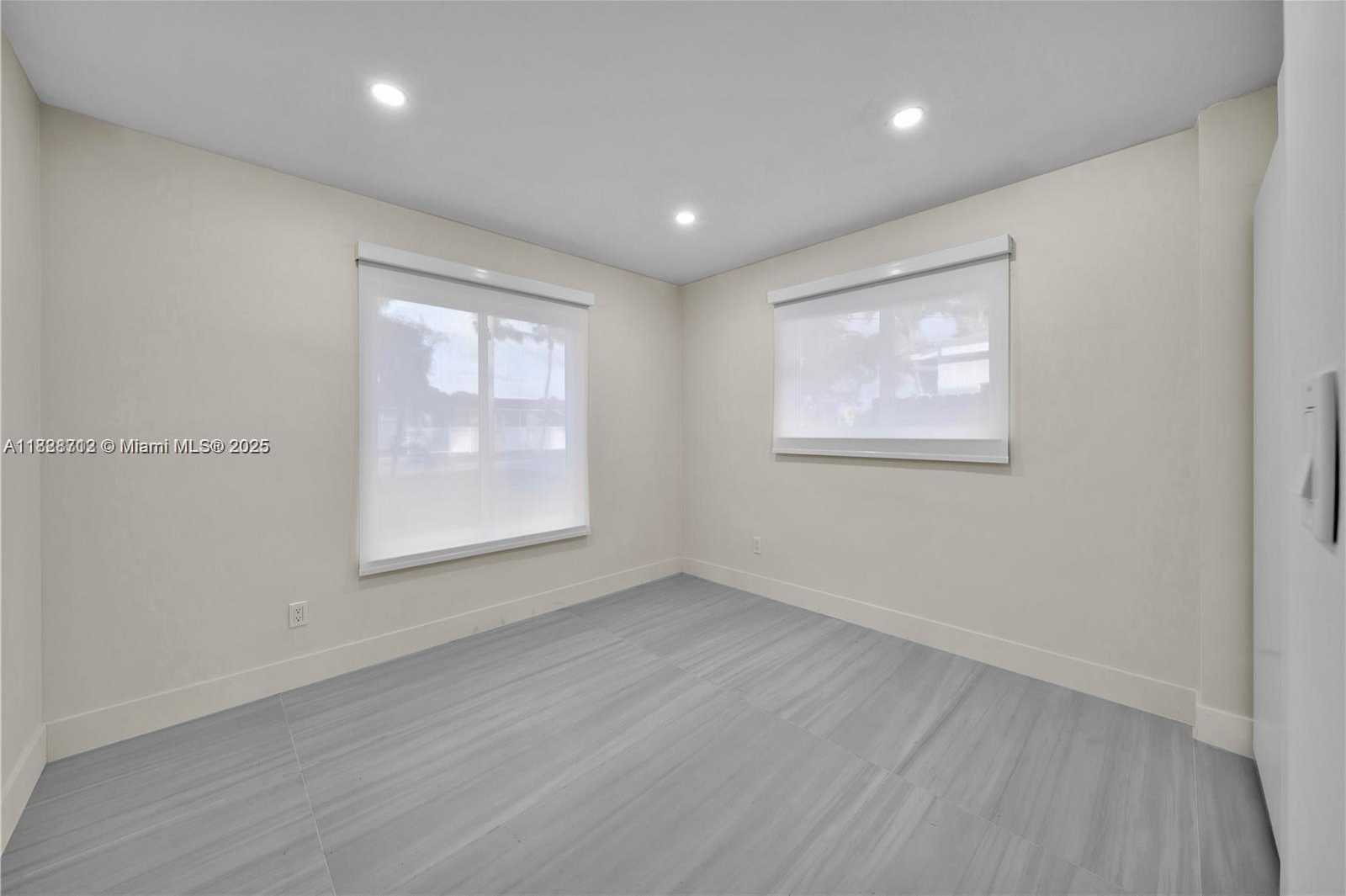 Small Image of 5020 SOUTH WEST 92ND AVE, Miami Number 26