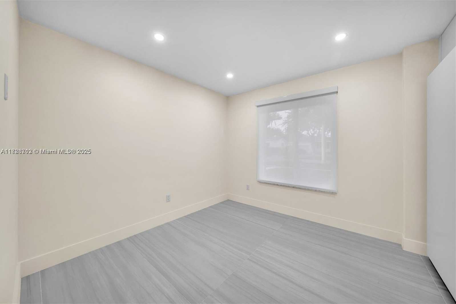Small Image of 5020 SOUTH WEST 92ND AVE, Miami Number 33
