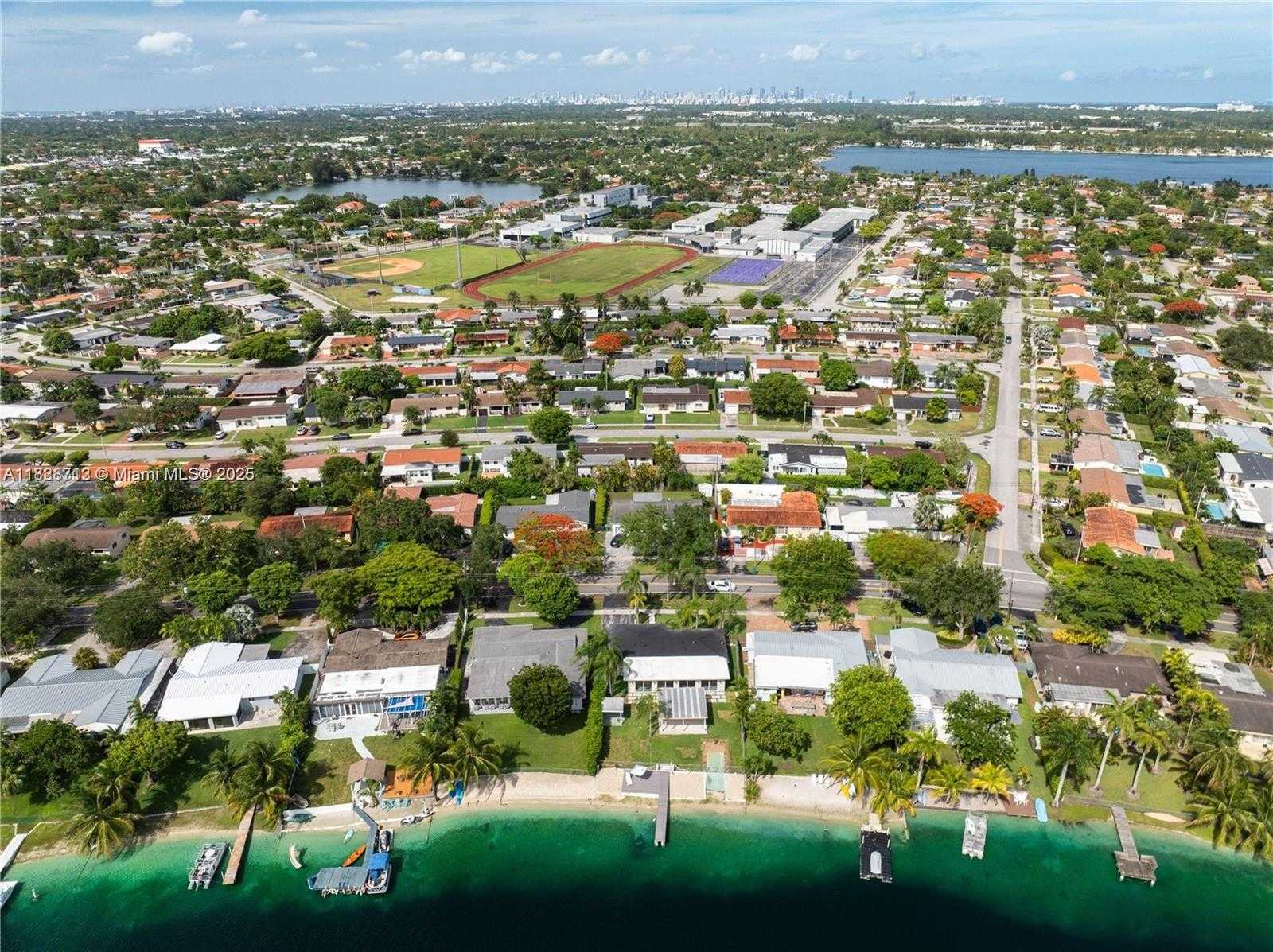 Small Image of 5020 SOUTH WEST 92ND AVE, Miami Number 37