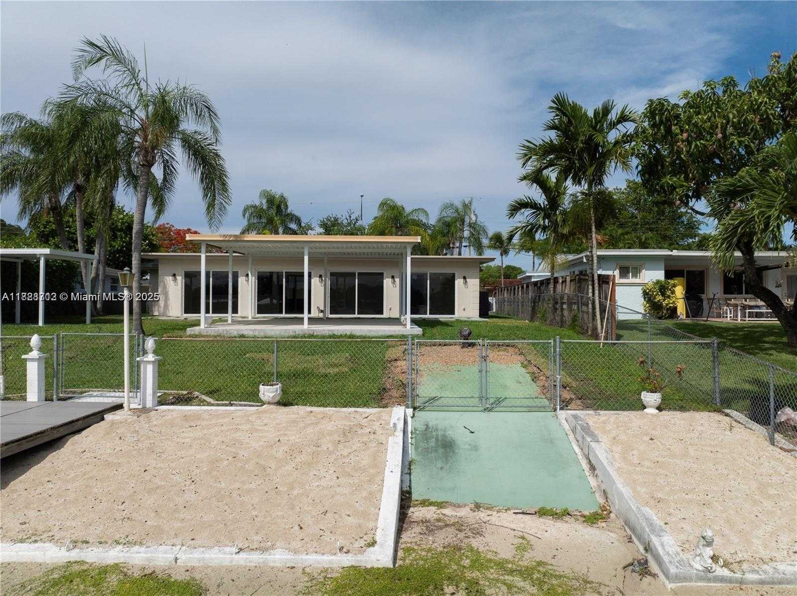 Small Image of 5020 SOUTH WEST 92ND AVE, Miami Number 43