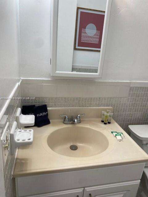 Small Image of 2008 PIERCE ST #2, Hollywood Number 22