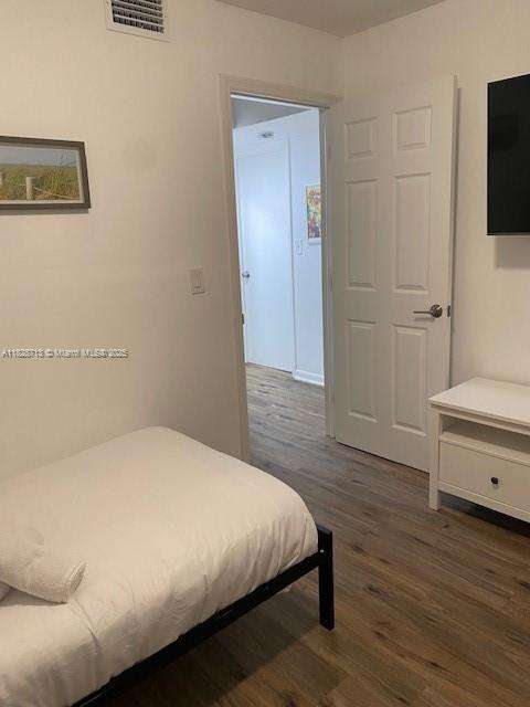 Small Image of 2008 PIERCE ST #2, Hollywood Number 5