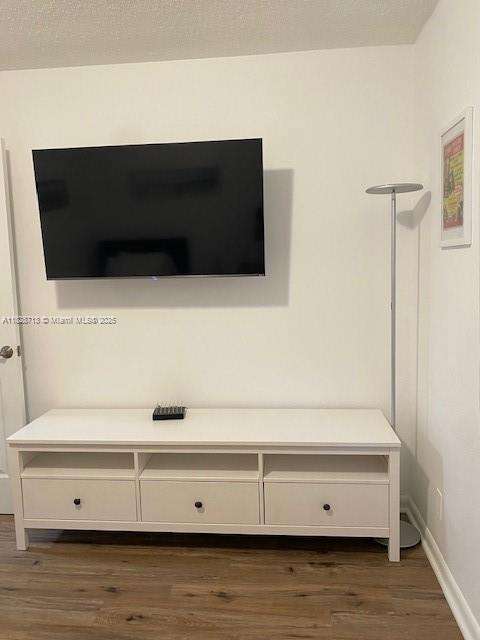 Small Image of 2008 PIERCE ST #2, Hollywood Number 6