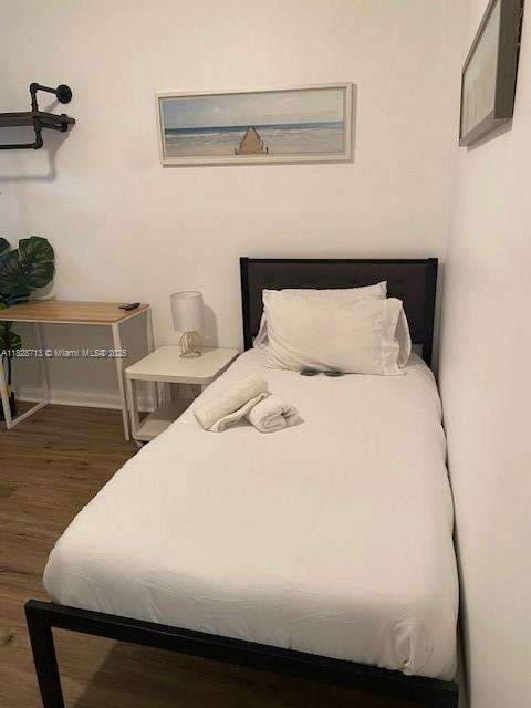 Small Image of 2008 PIERCE ST #2, Hollywood Number 7