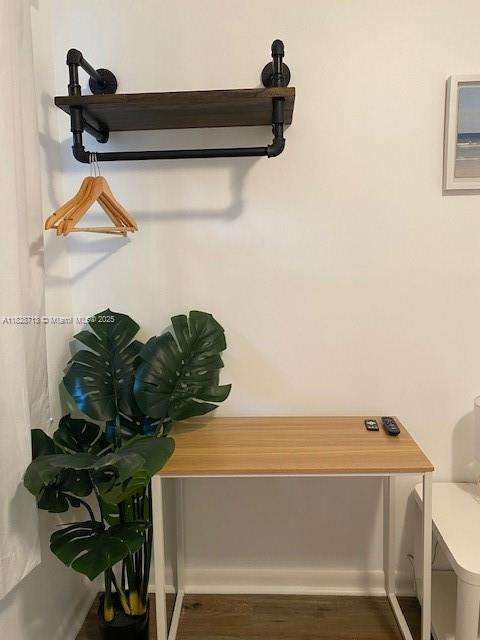 Small Image of 2008 PIERCE ST #2, Hollywood Number 9