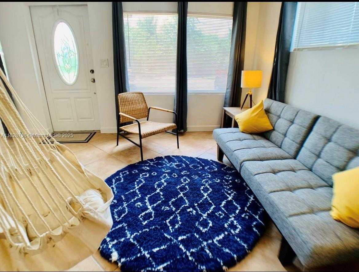 Small Image of 2029 PIERCE ST #4, Hollywood Number 12
