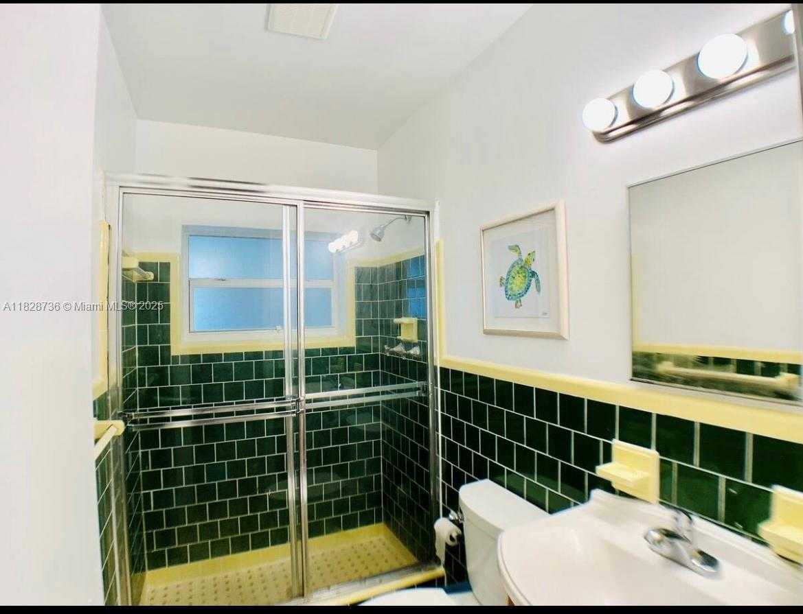Small Image of 2029 PIERCE ST #4, Hollywood Number 13
