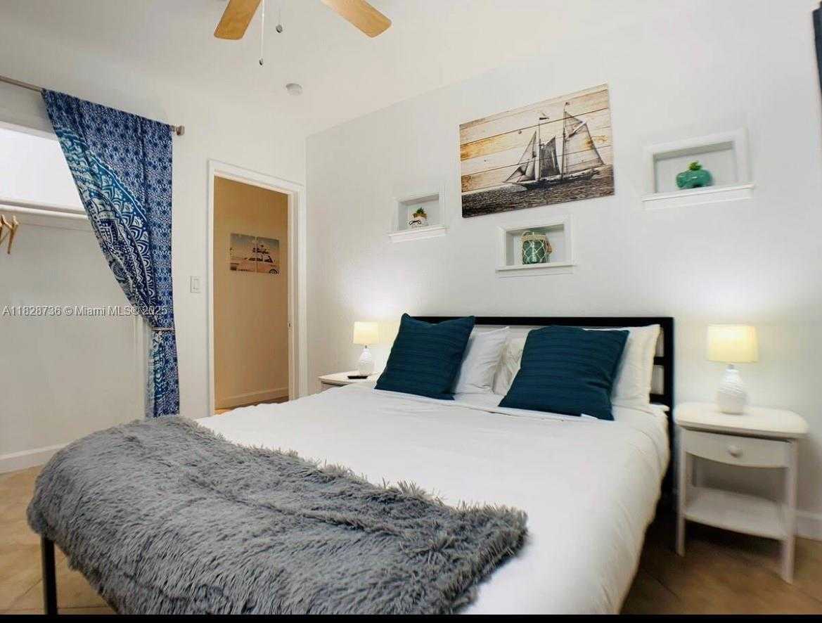 Small Image of 2029 PIERCE ST #4, Hollywood Number 16