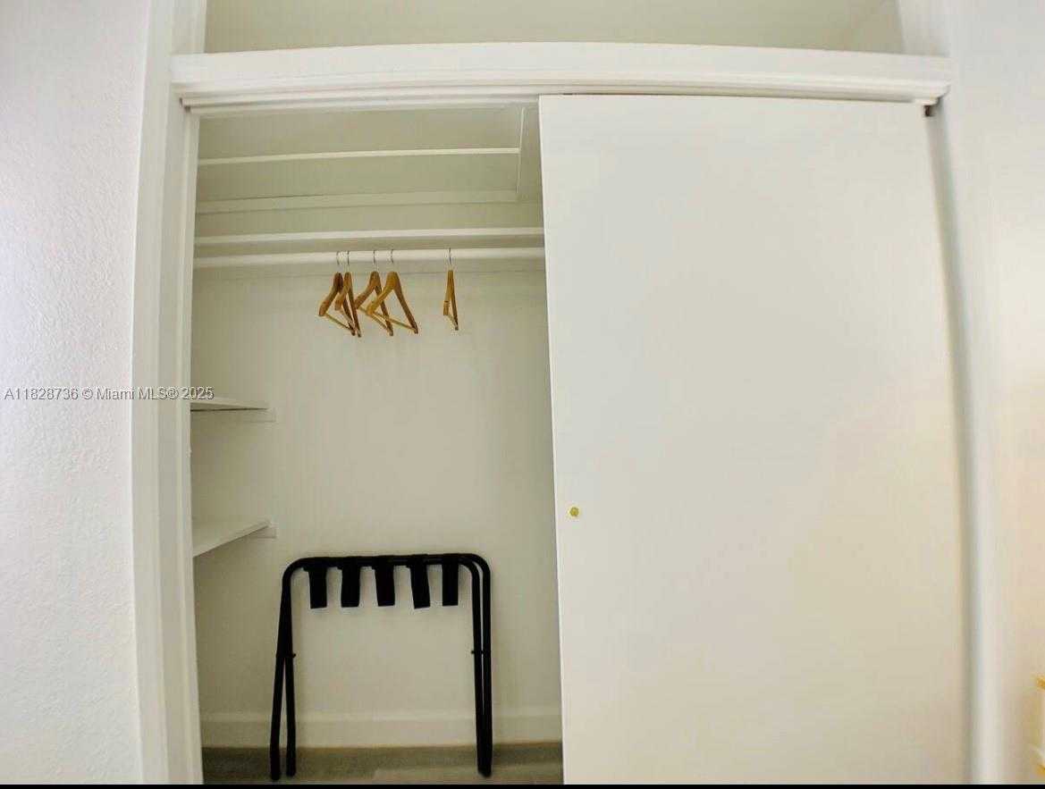 Small Image of 2029 PIERCE ST #4, Hollywood Number 17