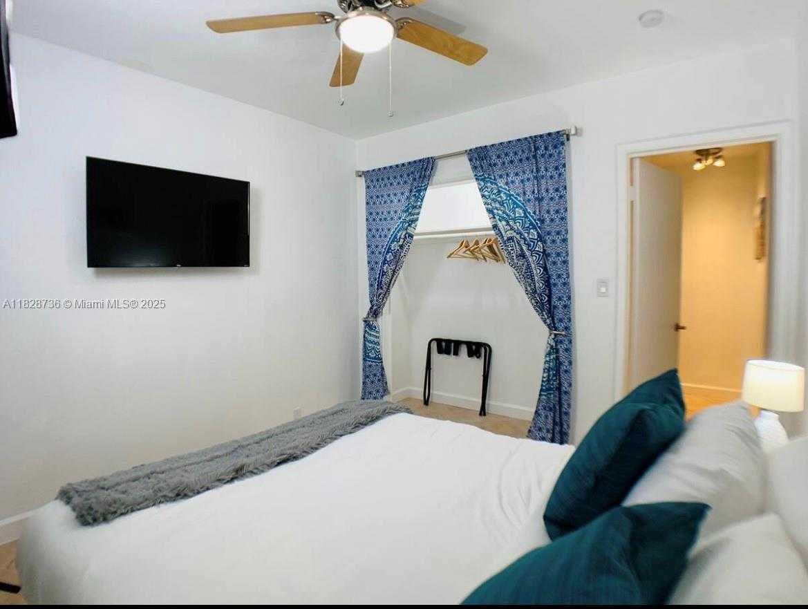 Small Image of 2029 PIERCE ST #4, Hollywood Number 19